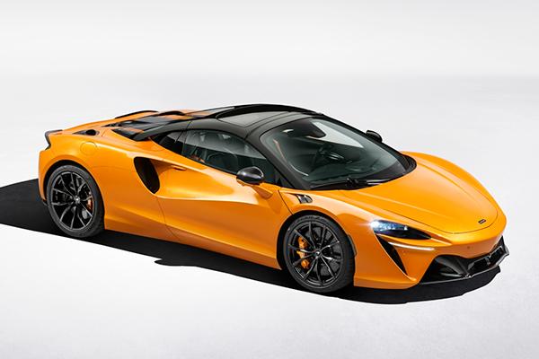 McLaren Artura Spider makes its dynamic debut