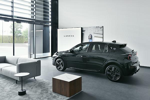 Lancia opens first showrooms in France and Spain